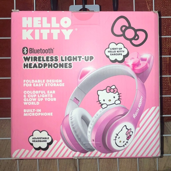 Hello Kitty Light Up Pink and White Wireless Headphones NIB NEW - Picture 1 of 7
